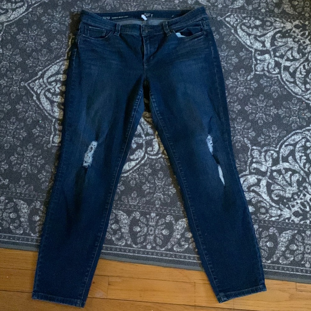 Dark den distressed